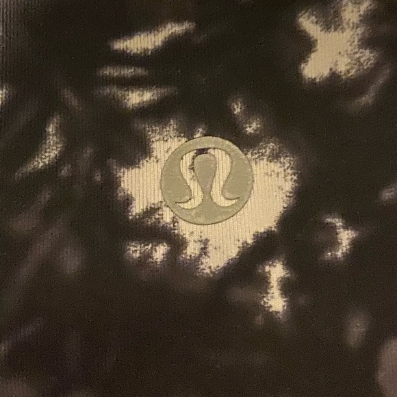 Lululemon Cropped Legging with Ruched Siding, size 6 - Picture 4 of 6